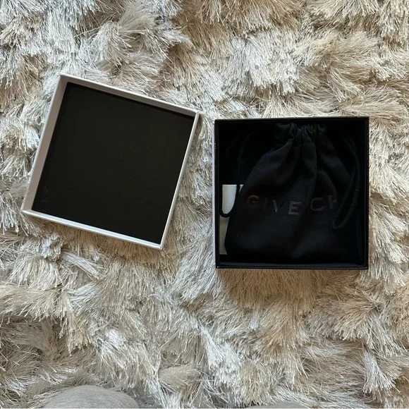 NWB Givenchy 4G Golden Crystal Chain Logo Bracelet - Picture 9 of 12